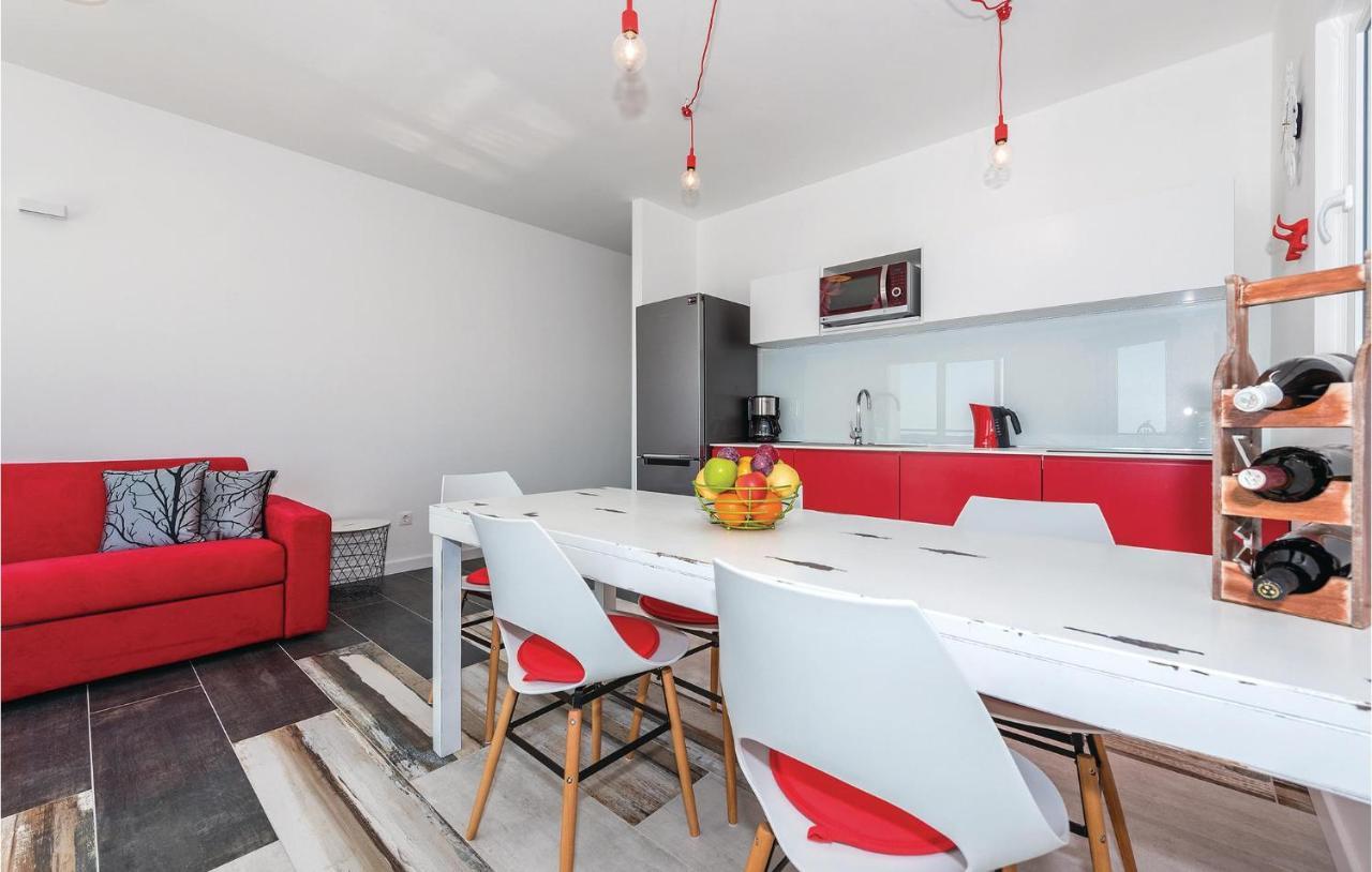 Cozy Apartment In Brodarica With Wifi Ngoại thất bức ảnh